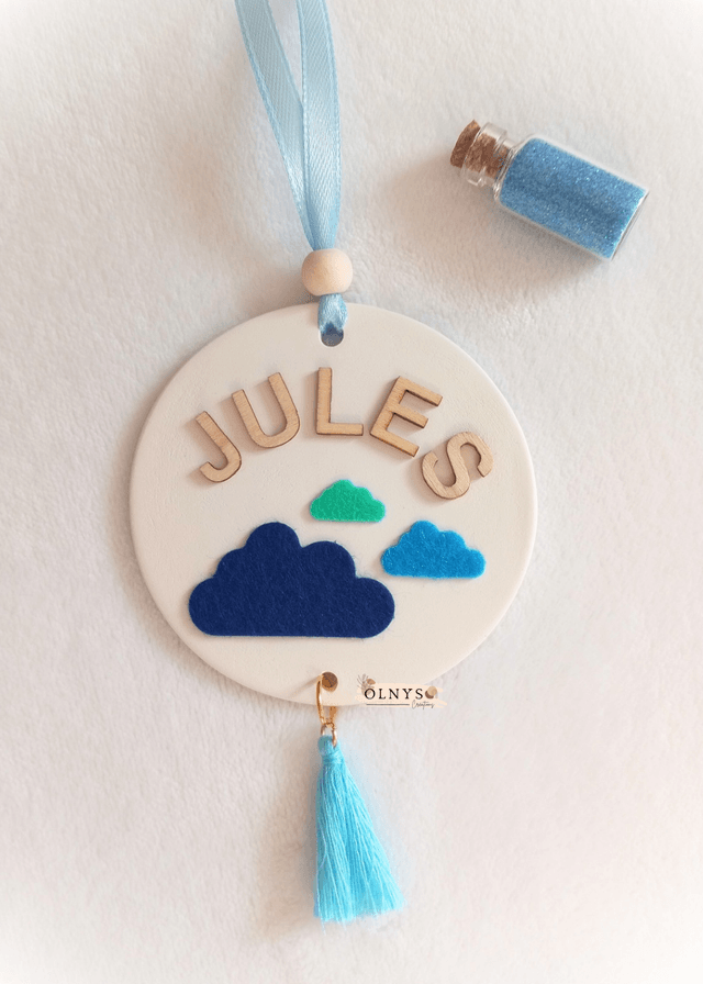 Décoration en argile à suspendre avec prénom en bois (modèle Bleu)