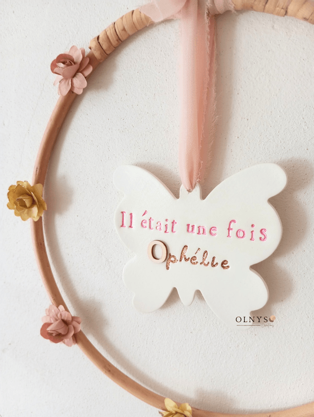 Couronne en osier avec suspension en argile & petites fleurs en papier