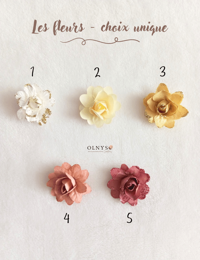Couronne en osier avec suspension en argile & petites fleurs en papier