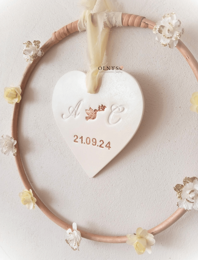 Couronne en osier avec suspension en argile & petites fleurs en papier
