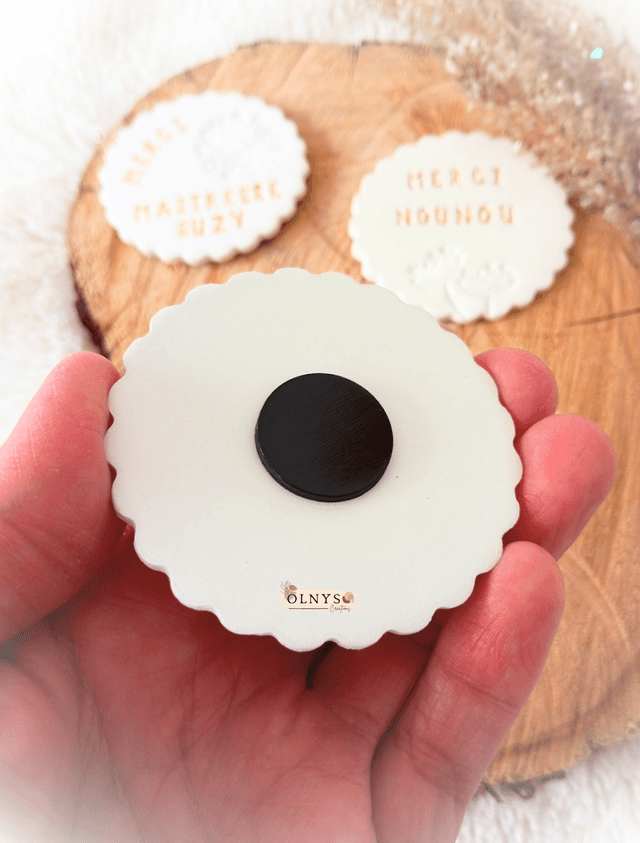 Magnet en argile "Merci maîtresse / Nounou / Atsem" - Cadeau de fin d'année pour maitresse, nounou ou atsem, à personnaliser