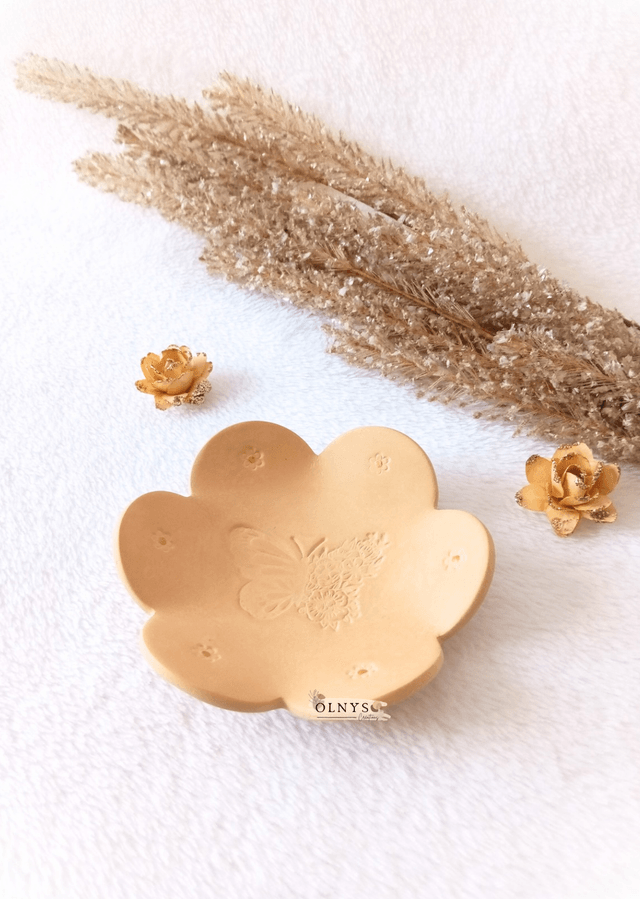 Coupelle porte bijoux en argile motif papillon / Vide-poche