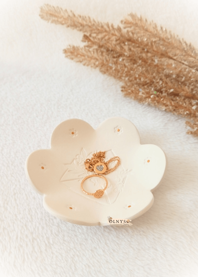 Coupelle porte bijoux en argile motif enveloppe fleurie / Vide-poche