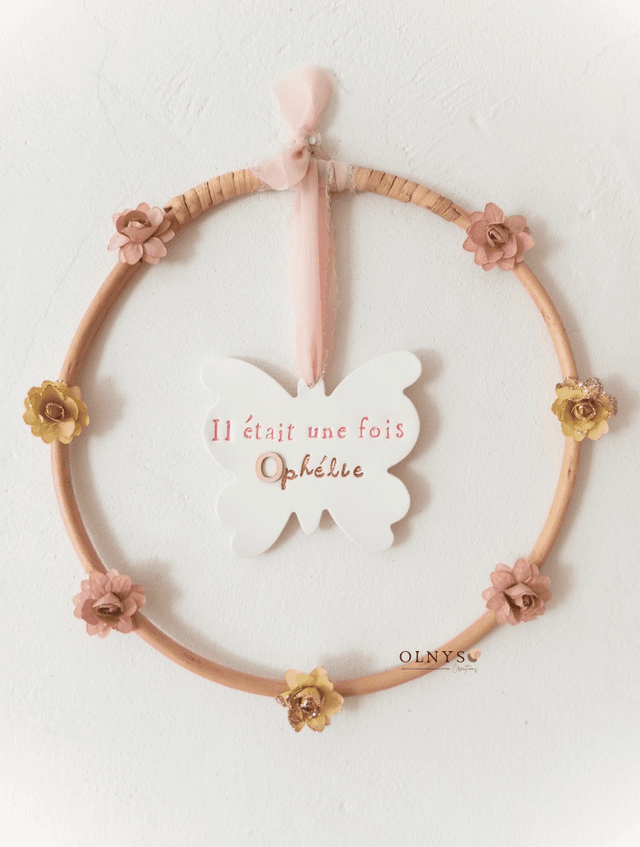 Couronne en osier avec suspension en argile &amp; petites fleurs en papier