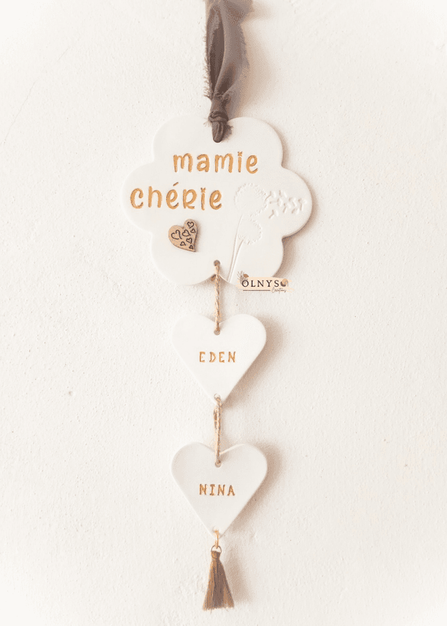 Décoration en argile à suspendre &quot;mamie chérie&quot; + coeurs suspendus