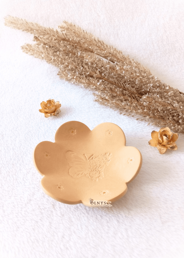 Coupelle porte bijoux en argile motif papillon / Vide-poche