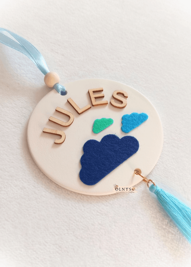 Décoration en argile à suspendre avec prénom en bois (modèle Bleu)